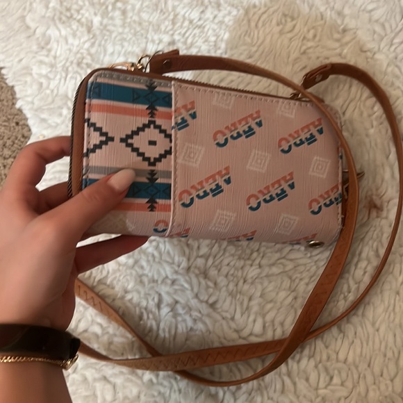 Woman’s wallet purse - Picture 2 of 3